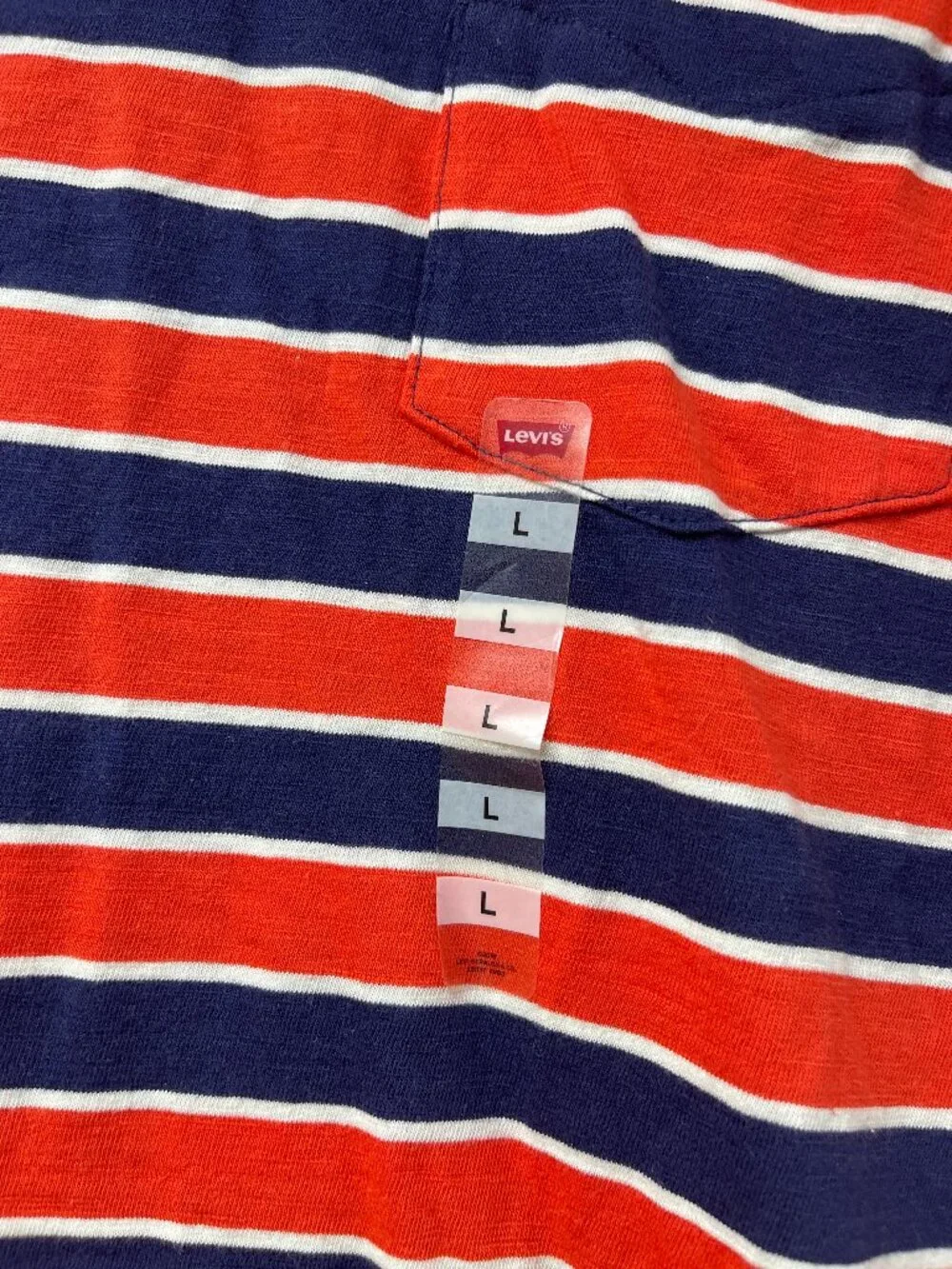 Levi’s Men’s Standard Red Blue Stripe Short Sleeve Pocket Tee in Size Large New